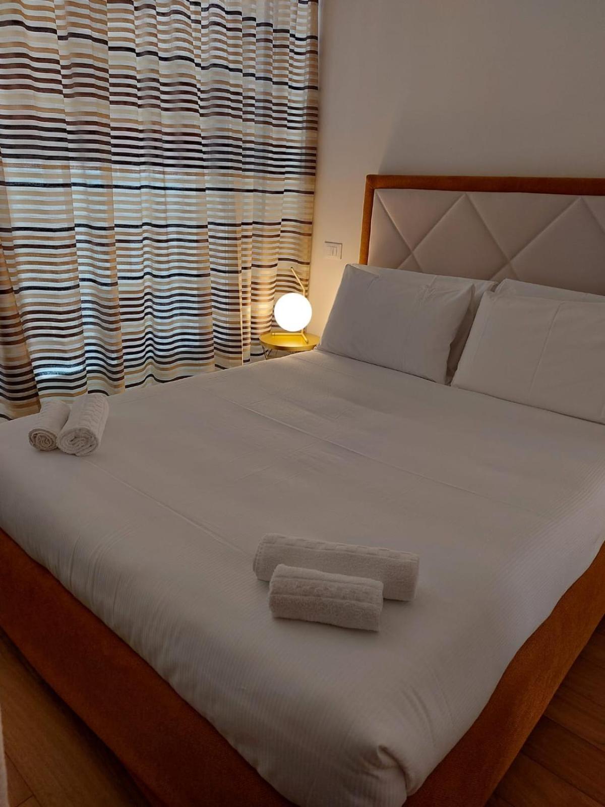 Nj Hotels & Apartments San Pietro All'Orto 6 Милан Экстерьер фото